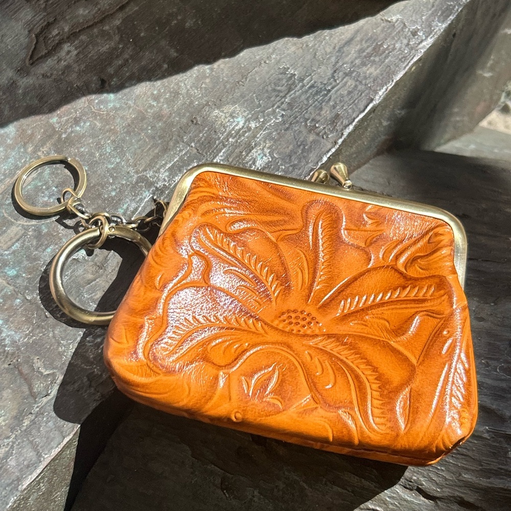 Patricia Nash SAVENA TOOLED Leather Framed Kiss-Lock Wristlet FLORENCE
B wallet - Picture 6 of 13